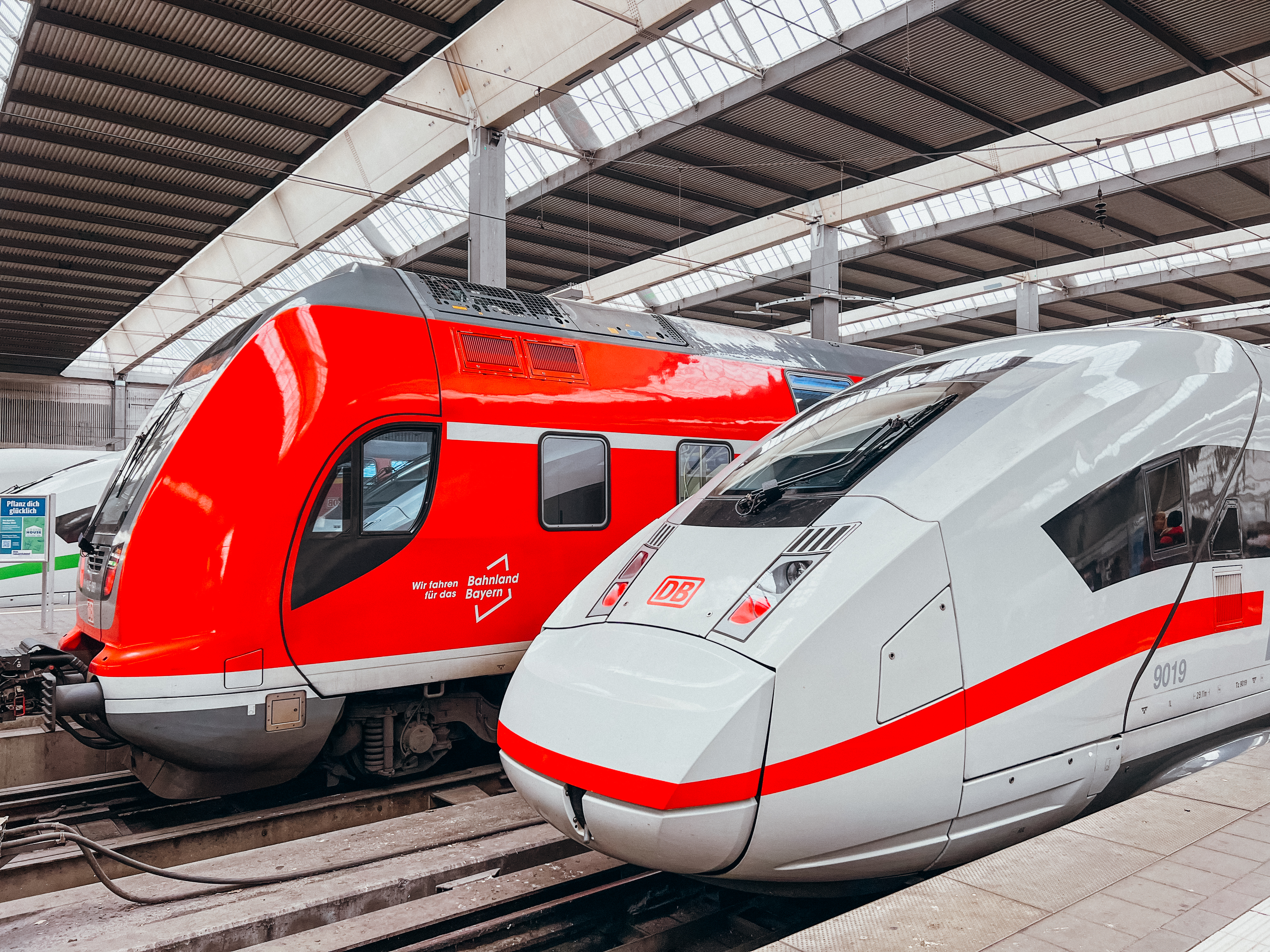 2025 Avrupa Tren Rotaları: Uygun Bilet ve Konaklama İpuçları