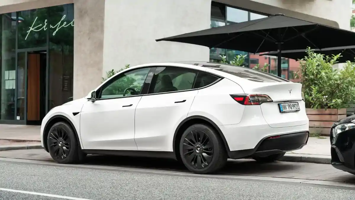 Tesla Model Y: Elektrikli Arabaların Geleceği - Kapsamlı İnceleme